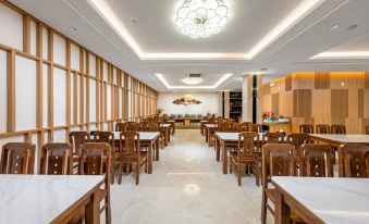 Cat Ba Wistaria Hotel - Pool & Massage