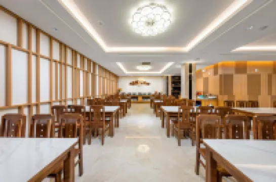 Cat Ba Wistaria Hotel - Pool & Massage