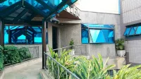 North Palace Hotel - parkir