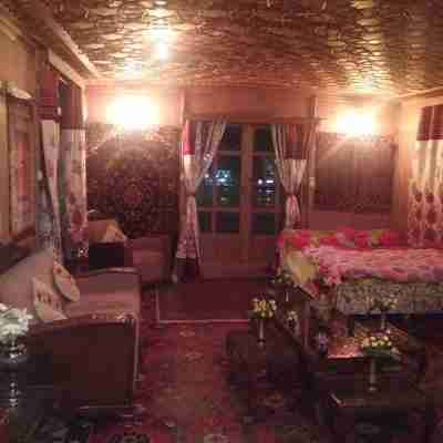 Taj palace Houseboat Rooms