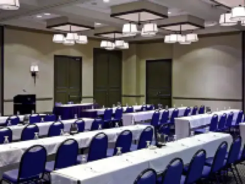 巴吞魯日艾倫港歡朋套房酒店 西巴吞魯日縣酒店