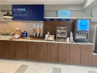 Holiday Inn Express & Suites PORT WASHINGTON by IHG - breakfast