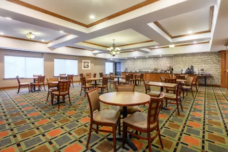 La Quinta Inn & Suites by Wyndham Longview North Отели в г. Лонгвью
