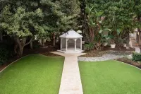 رينيسانس نيو بورت بيتش هوتل فنادق في 