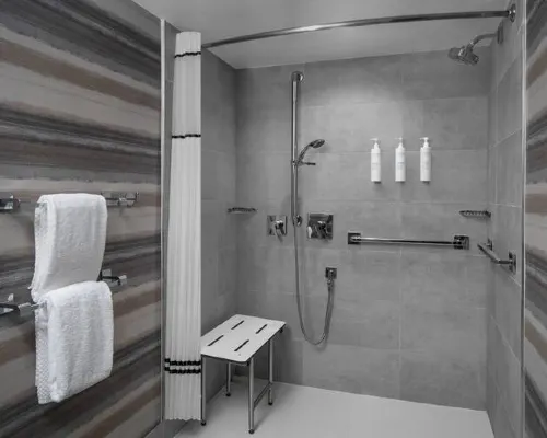 Embassy Suites by Hilton Phoenix Biltmore Rooms Photos