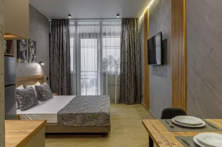 HiLoft Hostel (Хайлофт Хостел) Отели рядом с достопримечательностью «Набережная с табличками "новая волна"»