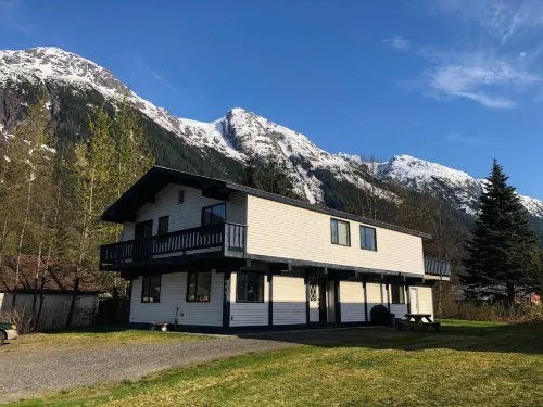 Bear Valley Guesthouse - parking