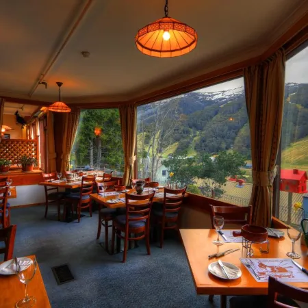 Candlelight Lodge