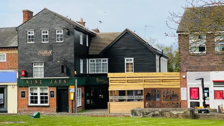 The Suffolk Hotel Отели в г. Балшем