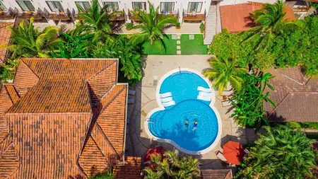 The Coast Beachfront Hotel Отели в г. Тамариндо