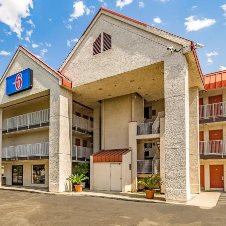 Studio 6 Fresno, CA - Extended Stay
