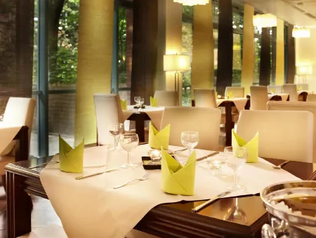 Hotel Kiel by Golden Tulip Отели в г. Флинтбек