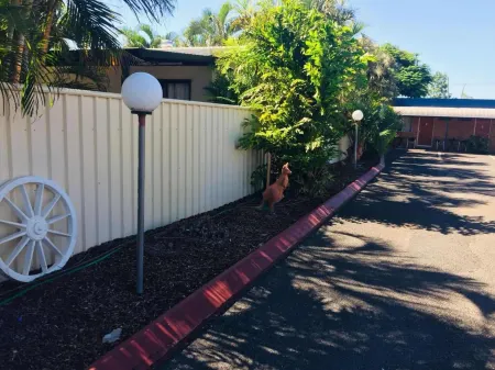 Emerald Highlands Motel Отели в г. Эмеролд