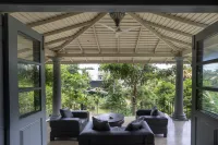 Hibiscus Villa Hotels in Unawatuna