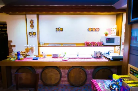 13 Стульев Отели рядом с достопримечательностью «Памятник Петру I»