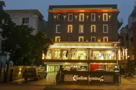 Town Pallace Inn - Hotel in New Delhi Отели в г. Западный Дели