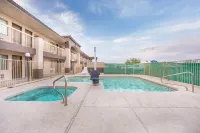 Days Inn by Wyndham Buckeye - piscine