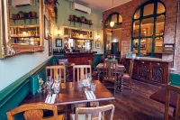 The Old Coffee Tavern Hotels in Warwick