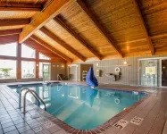 Comfort Inn & Suites Jackson - West Bend Hotels in Hartford