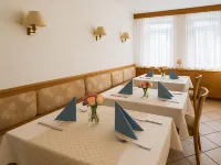 Hotel Goldene Gerste Hotels near Harheim