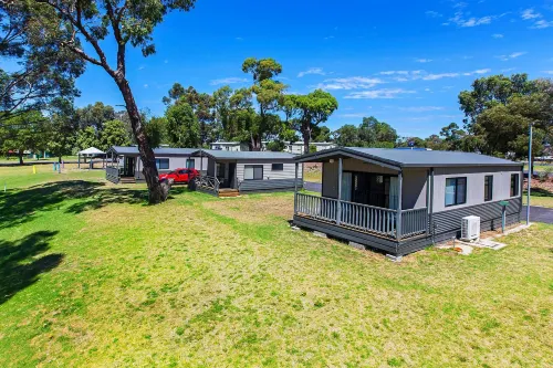 Echo Holiday Parks - Naracoorte - parking
