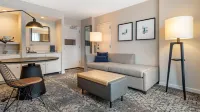 Sheraton Suites Old Town Alexandria Hôtels à proximité de : St. George Gallery of Alexandria
