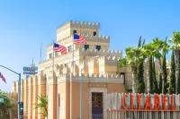 Holiday Inn & Suites Monterey Park - Los Angeles - ที่มีที่จอดรถ