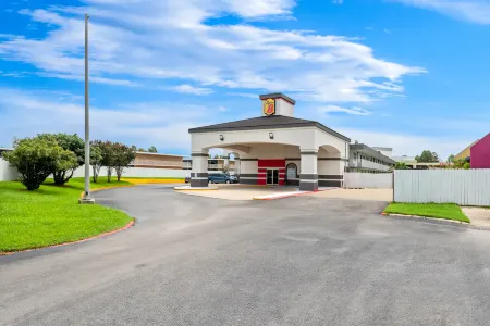 Super 8 by Wyndham Baton Rouge/I-10 Отели в г. Олд Джефферсон