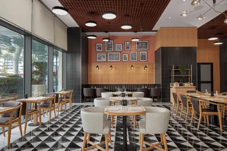 Four Points by Sheraton Istanbul Pendik Отели рядом с достопримечательностью «Yiğit Alışveriş Merkezleri - Pendik Şube»