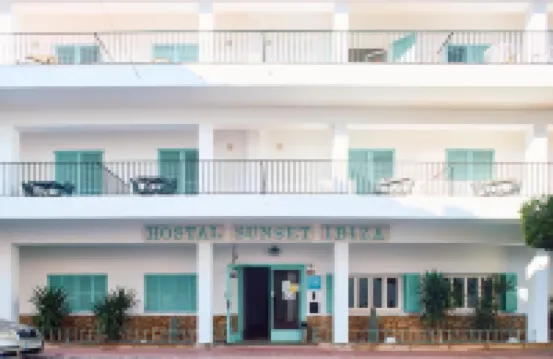 伊比沙日落青年旅館 聖安東尼波特曼酒店