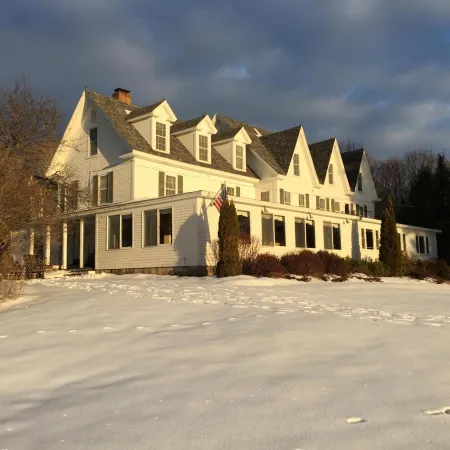 Inn at Pleasant Lake