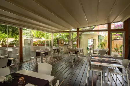 Locanda dei Buoni e Cattivi Отели рядом с достопримечательностью «Cagliari International Container Terminal CICT»