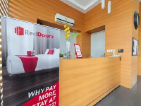 RedDoorz Plus @ Roxas Street Davao Hotels in Davao City