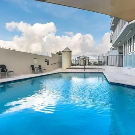 Golden Sands on the Beach - Absolute Beachfront Apartments