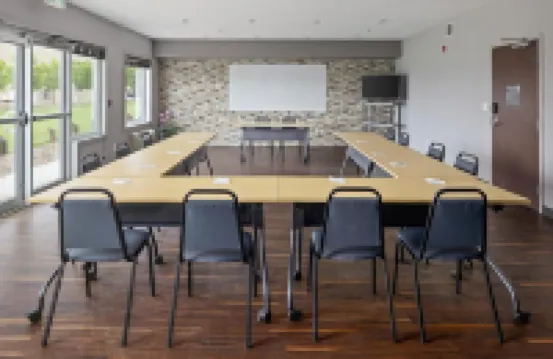 Home Inn & Suites Regina Airport