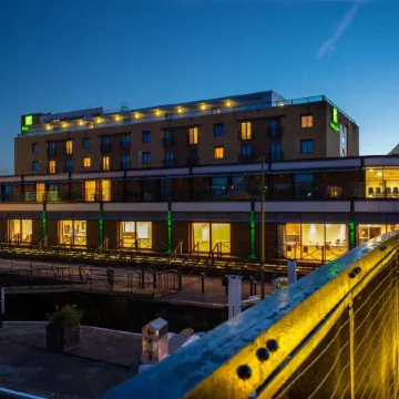 Holiday Inn LONDON - BRENTFORD LOCK by IHG Отели рядом с достопримечательностью «Чизик Хаус энд Гарденс»