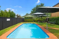 Avondel Motor Inn - Pools