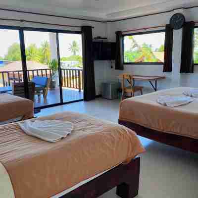 The Reef Hotel & Studios Rooms