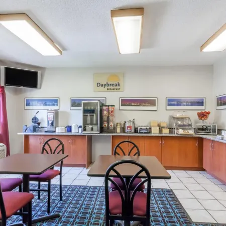 Days Inn & Suites by Wyndham Cambridge