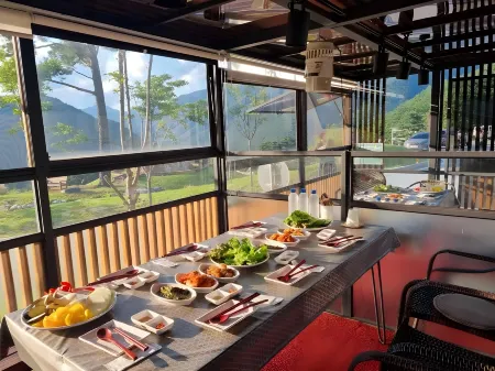 Romyzian Garden Mountain House