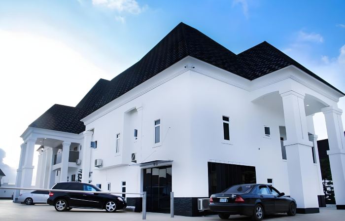 PoshLux Executive Hotel