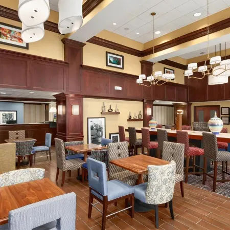 Hampton Inn & Suites Cleveland-Beachwood