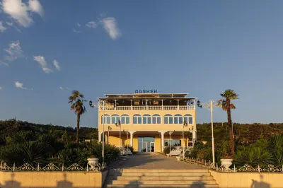 Adunei Sukhum Hoteles en 