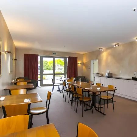 Fernhill Motor Lodge Отели в г. Ловер Хатт