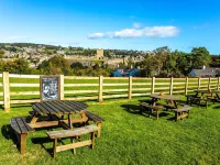 The Holly Hill Inn - parking