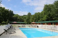 Two Rivers Lodge - Pools