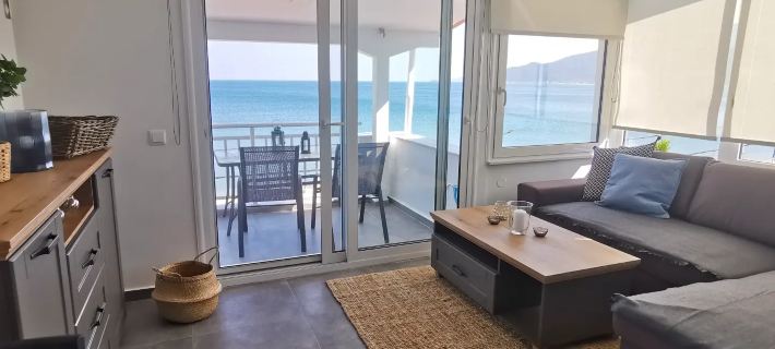 Sea Breeze Luxury Apartments Отели в г. Аспровальта
