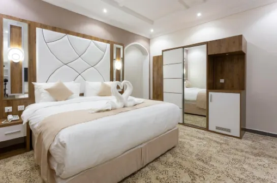 ديور ان للشقق المخدومه