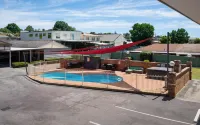 Ben Chifley Motor Inn - Pools