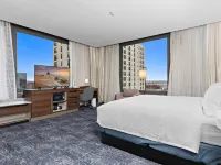Hampton Inn Kansas City/Downtown/Financial District Hotels near Tom's Town Distilling Co.
